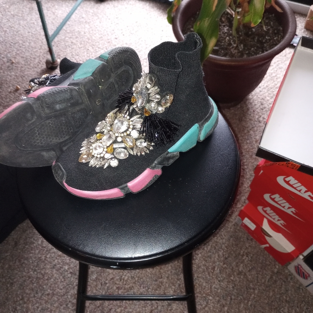Shoes - Picture 2 of 3